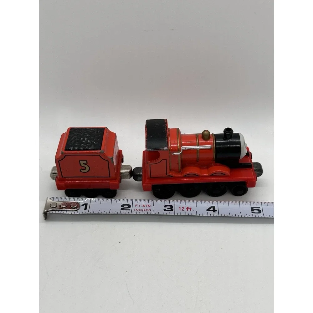 Thomas & Friends James #5 w Tender Diecast Engine 2009 Mattel
